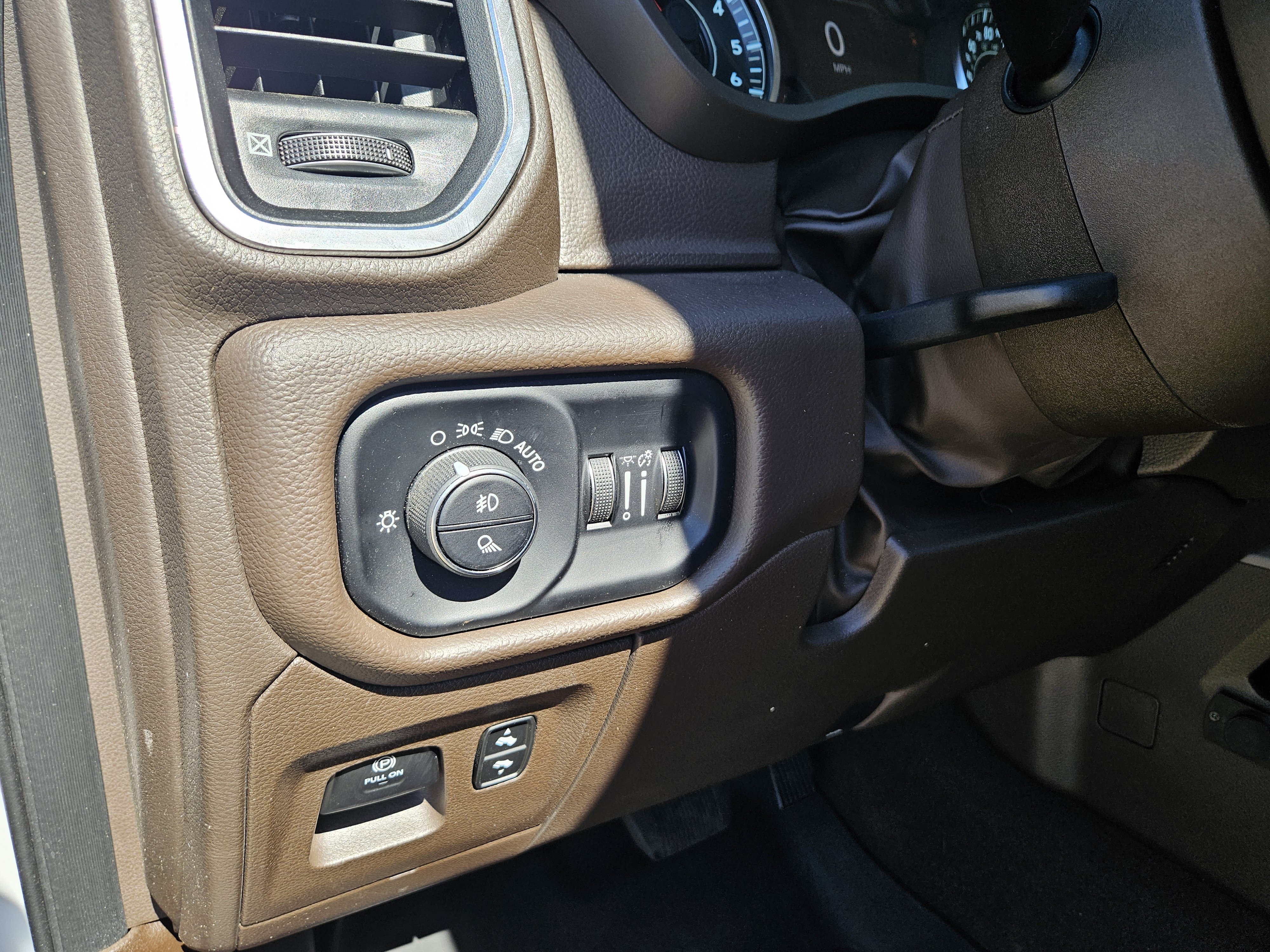 Used 2025 RAM 1500 Laramie AWD/4WD image 22