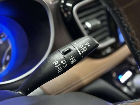 Used 2017 Chrysler Pacifica Limited FWD image 55