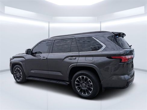 Used 2023 Toyota Sequoia Limited image 5