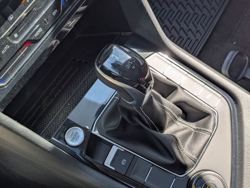 New 2026 Volkswagen Taos SE image 16