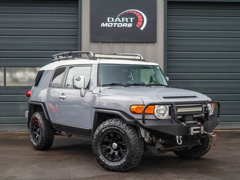 Used 2014 Toyota FJ Cruiser 4WD w/ Convenience Package image 1