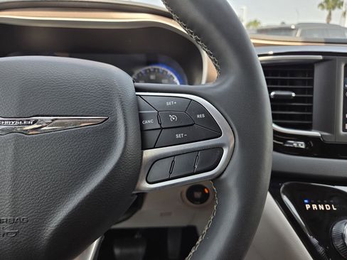 Used 2023 Chrysler Voyager LX FWD image 40