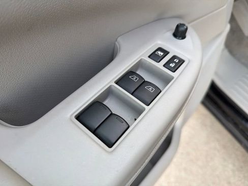 Used 2012 Nissan Quest SV image 11