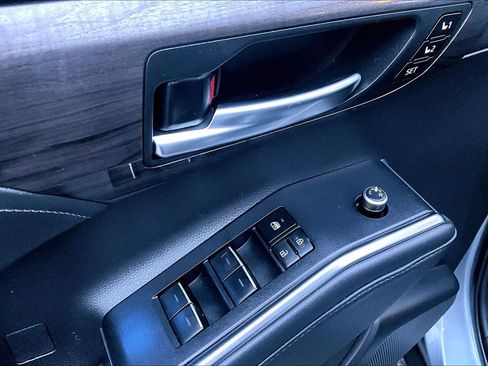 Certified 2022 Toyota Highlander Platinum image 31