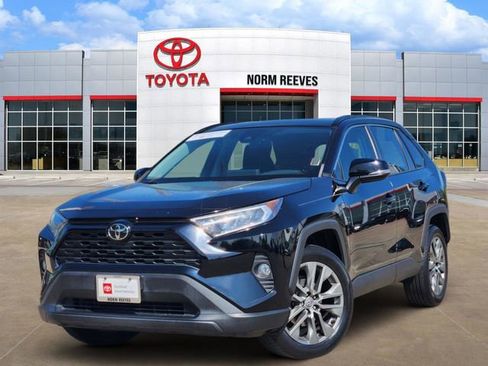 Used 2019 Toyota RAV4 XLE Premium FWD image 1