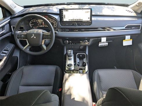 New 2025 Mitsubishi Outlander ES image 17