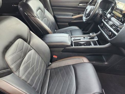 Used 2024 Nissan Pathfinder Platinum w/ Cargo Package image 19