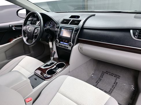 Used 2014 Toyota Camry XLE image 14