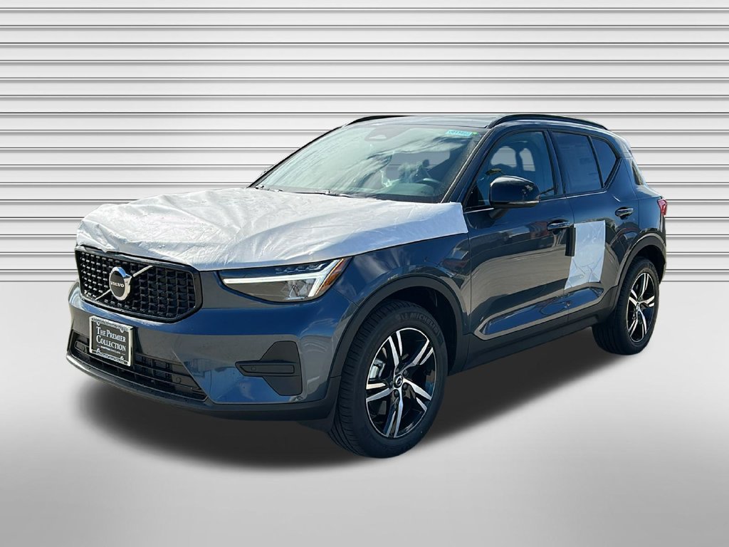 New 2026 Volvo XC40 B5 Core w/ Climate Package AWD/4WD image 3