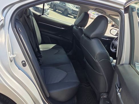 Used 2022 Toyota Camry SE w/ Cold Weather Package image 12