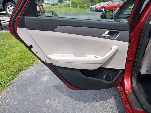 Used 2016 Hyundai Sonata SE FWD image 16