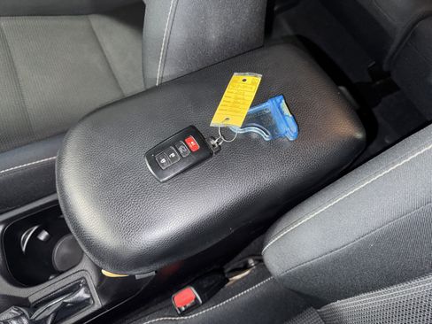 Used 2018 Toyota RAV4 XLE image 27