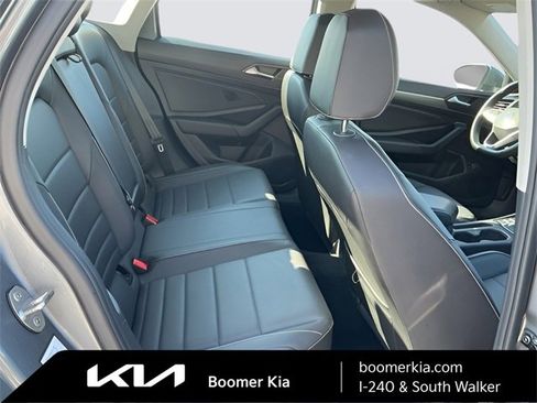Used 2024 Volkswagen Jetta SE image 12