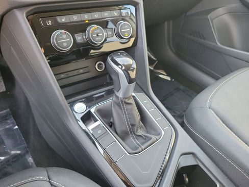 Used 2024 Volkswagen Taos SE image 14