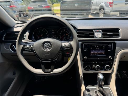 Used 2017 Volkswagen Passat 1.8T S FWD image 18