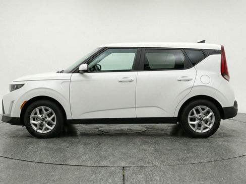 Used 2025 Kia Soul LX w/ LX Technology Package image 5