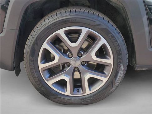 Used 2015 Jeep Renegade Latitude w/ Popular Equipment Group FWD image 22