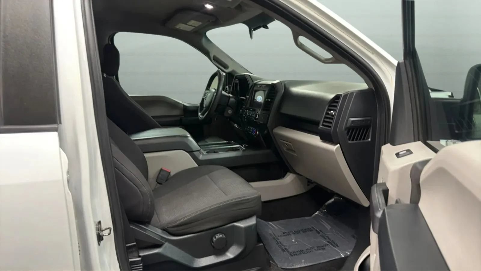 Used 2017 Ford F150 XL w/ Equipment Group 101A Mid AWD/4WD image 22