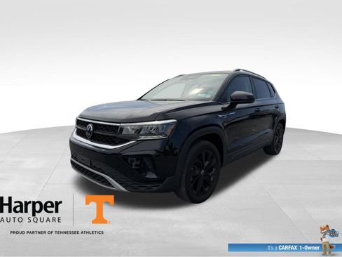 Used 2023 Volkswagen Taos SE w/ Panoramic Sunroof Package AWD/4WD image 1