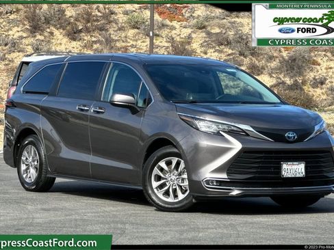 Used 2022 Toyota Sienna XLE FWD image 1