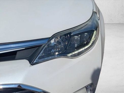 Used 2017 Toyota Avalon Limited image 3