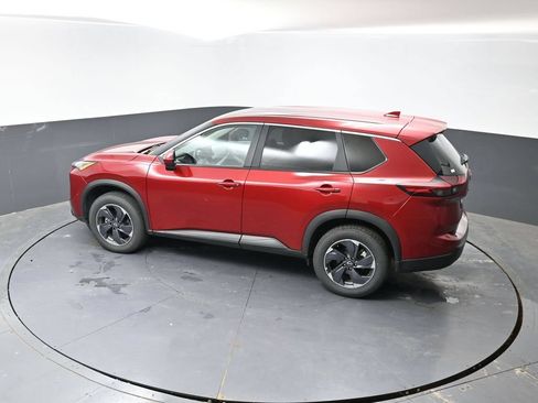 Used 2025 Nissan Rogue SV FWD image 19