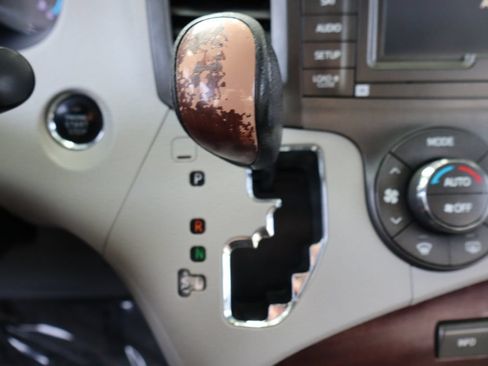 Used 2013 Toyota Sienna Limited w/ Premium Pkg AWD/4WD image 37