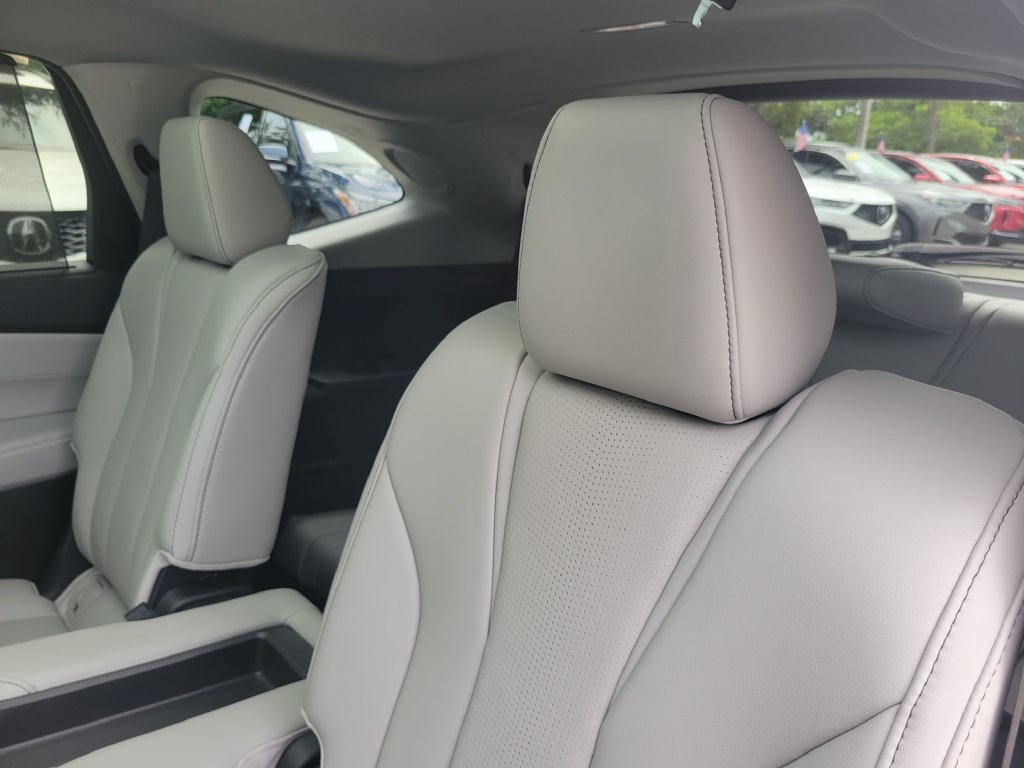 Used 2025 Acura MDX w/ Technology Package FWD image 12
