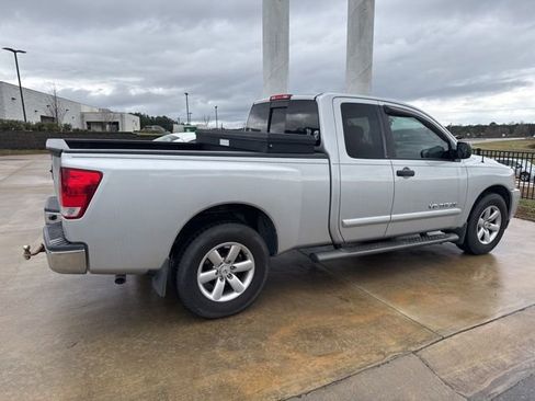Used 2014 Nissan Titan SV w/ SV Value Truck Package image 9