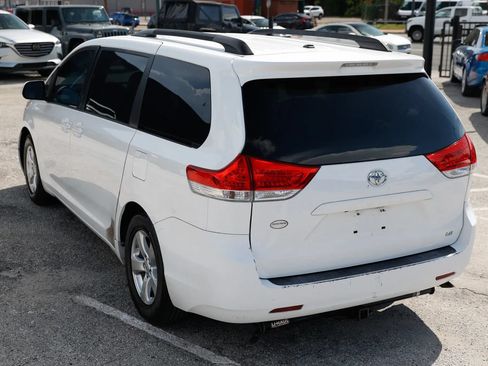 Used 2014 Toyota Sienna LE FWD image 4