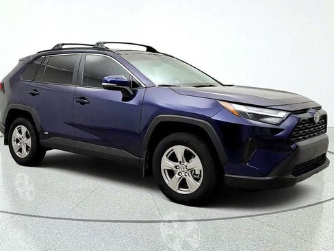 Used 2025 Toyota RAV4 XLE AWD/4WD image 3