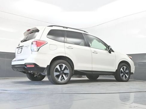 Used 2017 Subaru Forester 2.5i Premium AWD/4WD image 32