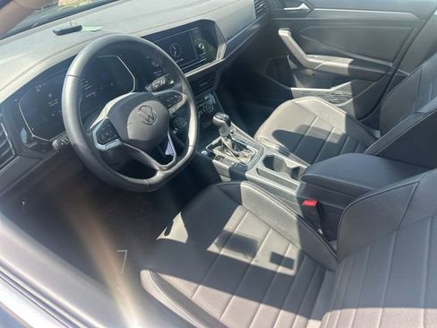 Used 2023 Volkswagen Jetta SE w/ Panoramic Sunroof Package FWD image 10