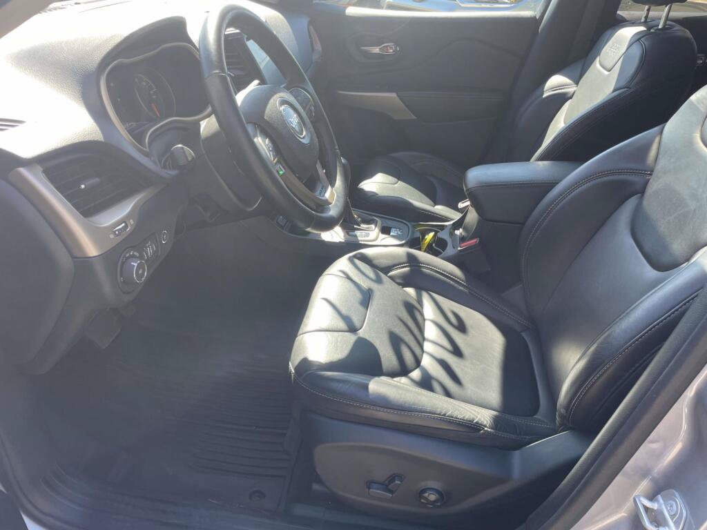 Used 2018 Jeep Cherokee Limited AWD/4WD image 15
