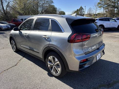 Used 2022 Kia Niro EX image 5