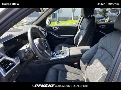Used 2024 BMW X7 xDrive40i w/ M Sport Package AWD/4WD image 11