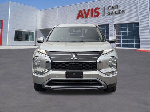 Used 2025 Mitsubishi Outlander SE image 10