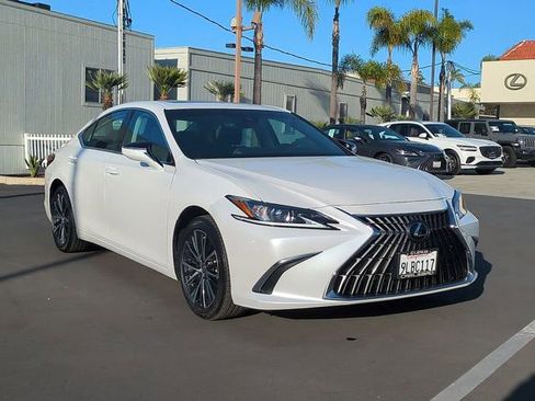 Used 2024 Lexus ES 300h 300h image 3