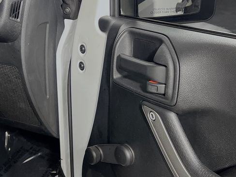Used 2016 Jeep Wrangler Unlimited Sport w/ Connectivity Group AWD/4WD image 31