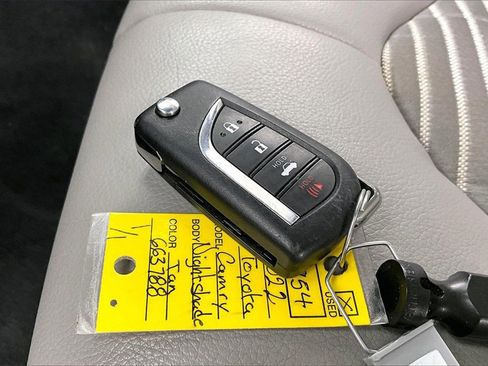 Used 2022 Toyota Camry SE image 11