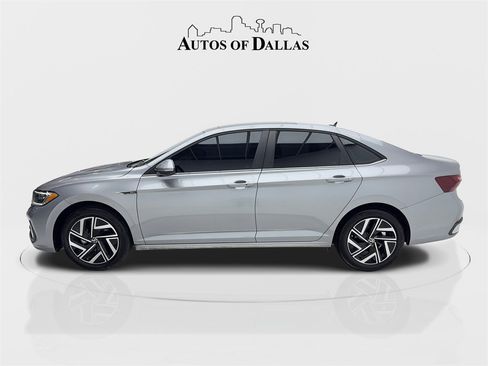 Used 2024 Volkswagen Jetta SEL image 7