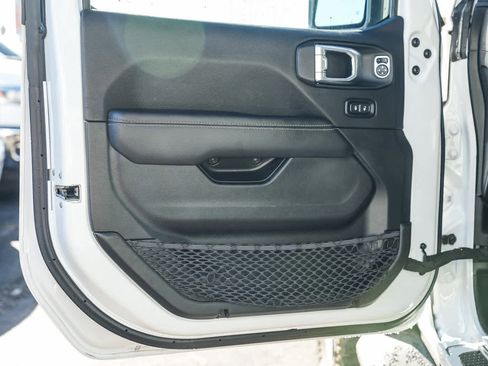 Used 2022 Jeep Wrangler Unlimited Sahara image 19