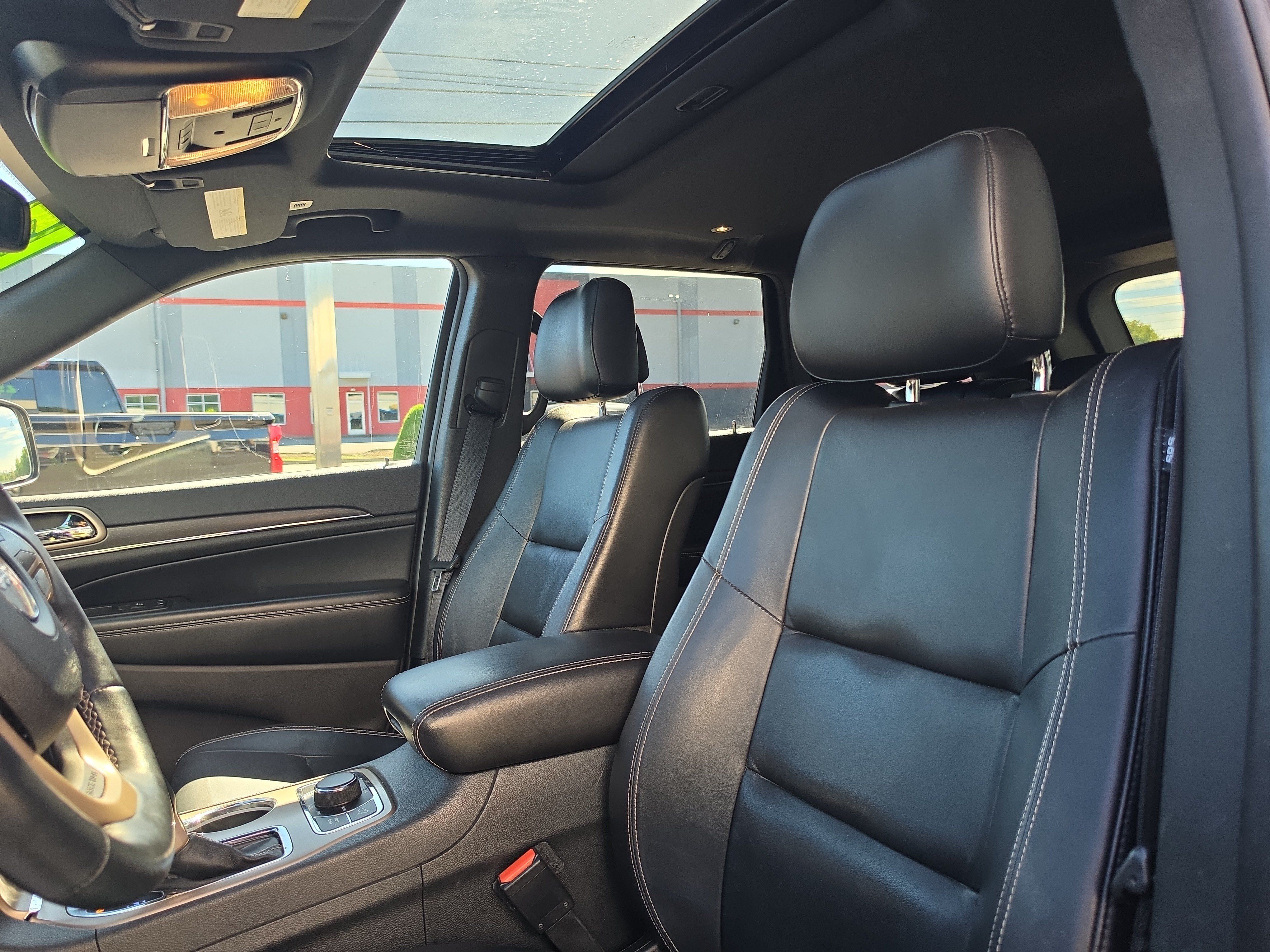 Used 2017 Jeep Grand Cherokee Limited AWD/4WD image 12