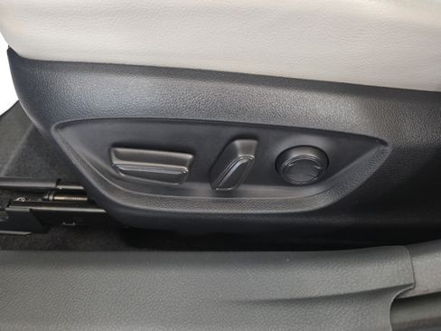 Used 2023 Toyota Camry SE w/ Cold Weather Package FWD image 11