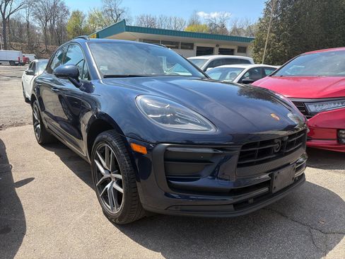 Used 2023 Porsche Macan image 3