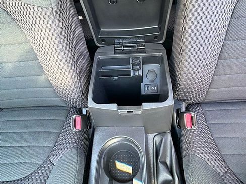 Used 2015 Nissan Frontier SV AWD/4WD image 25
