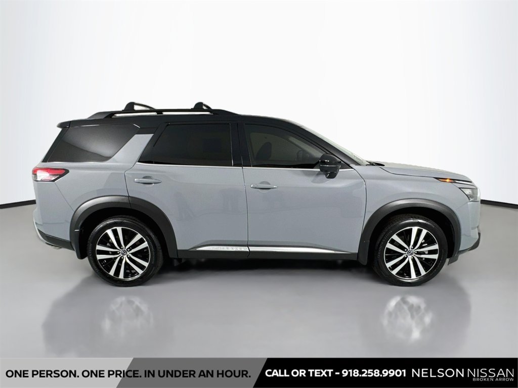 Certified 2025 Nissan Pathfinder Platinum w/ Black Appearance Package AWD/4WD image 4