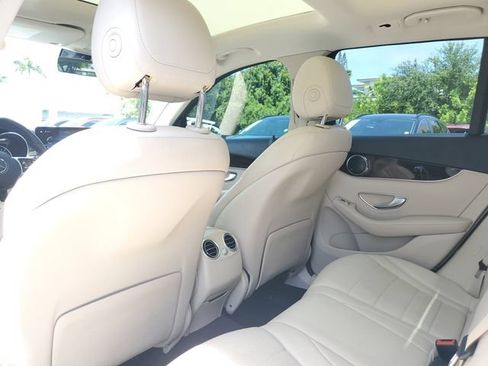 Used 2021 Mercedes-Benz GLC 300 image 21