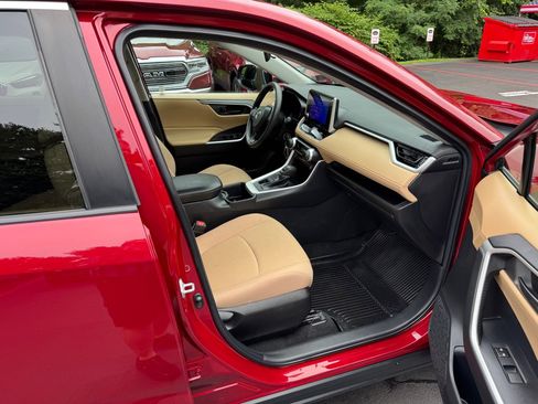 Used 2023 Toyota RAV4 LE image 8