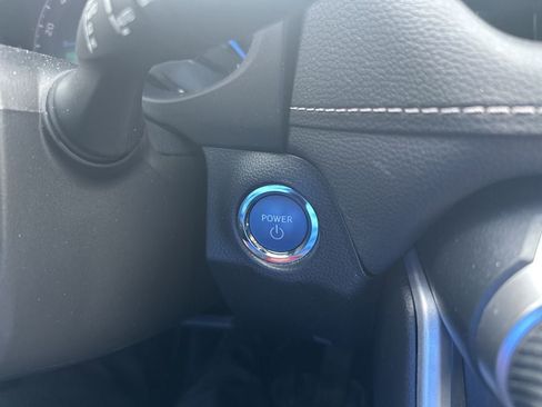 Used 2021 Toyota RAV4 Limited image 17